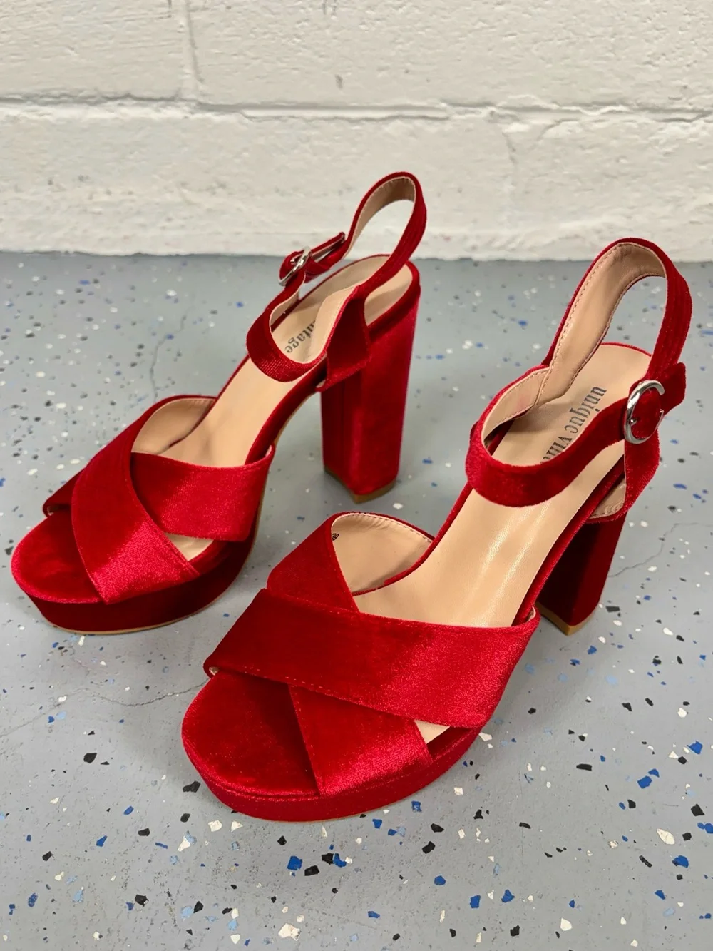 Unique Vintage Red Velvet Platform Heels Strappy Peep Toe NEW IN BOX Size 8